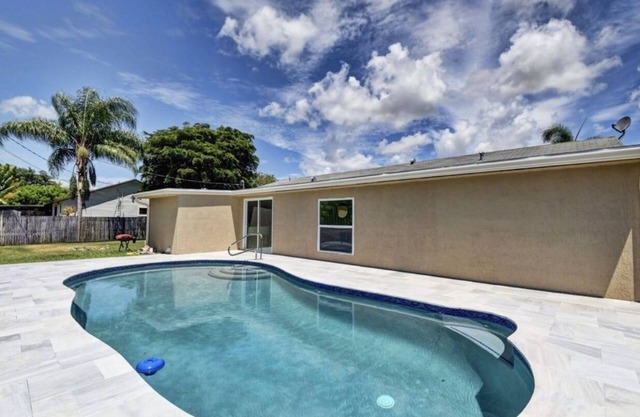 4/2 Gem w/ Private Pool