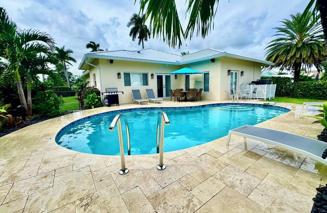 4/3-Heated Pool-Dock-Ping Pong-Kayaks-Luxurious