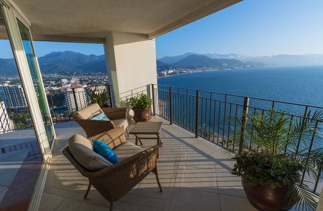 4 BDR/4 Bath Ocean front Condo at Grand Venetian, Puerto Vallarta