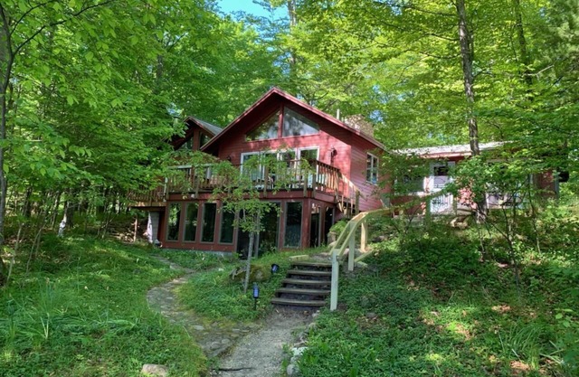 4 Bdrm Beach-Front-Haus auf Traverse Bay! Fire Pit, Mai-Juni Rabatte!