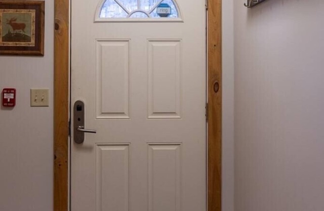 4 bdrm Jay Peak ski-in/ski-out condo w/HOT TUB!
