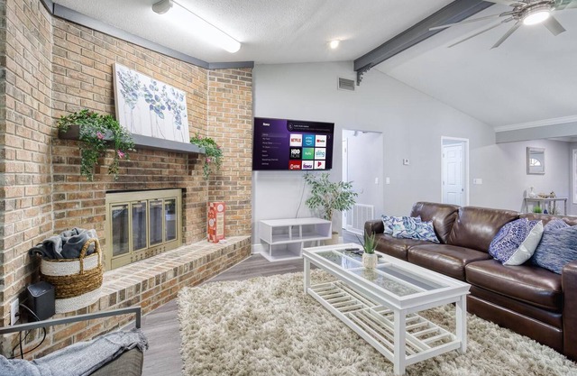 4 Bed 2 Bath -- Built 1985 Renovated 2022