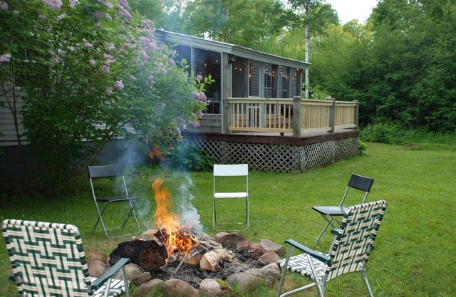 4 Bed 2 Bath Wooded Escape, 10 Minuten zum Strand!