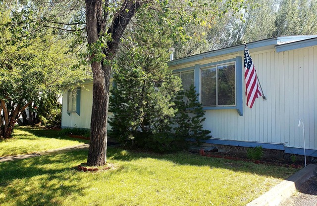 4 Bed 2 Bath Home. Great area. Yard and sun porch. Close to Shopping and park.