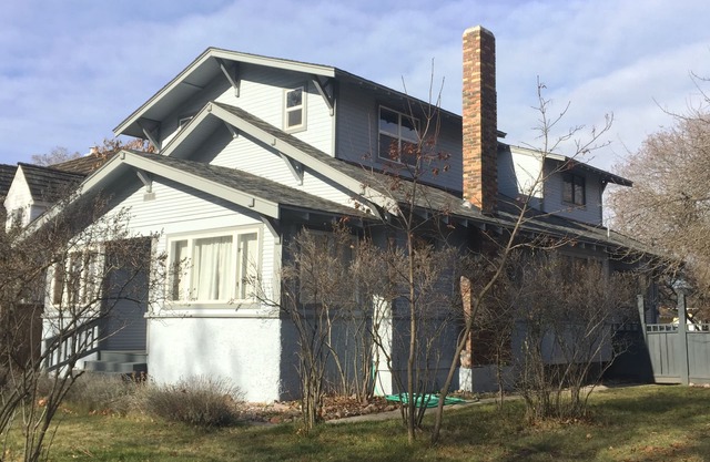 4 Bett, 2 Bäder Mid-Century University House