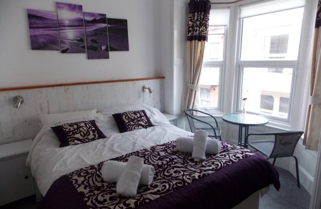 Refurbished 4 Schlafzimmer Familienstadt Haus 80 yds von Weymouth Beach, Sky, Wifi