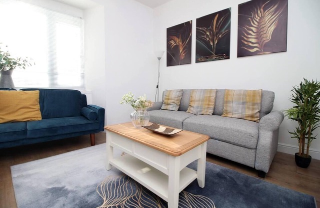 Stylish Group Stay - 4Beds Flat at Swansea Centre