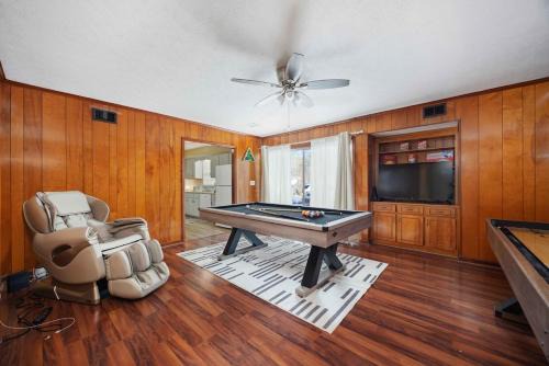 4-Bed Haven Pool Table, Shuffleboard Massage Chair close to Fort Benning and downtown