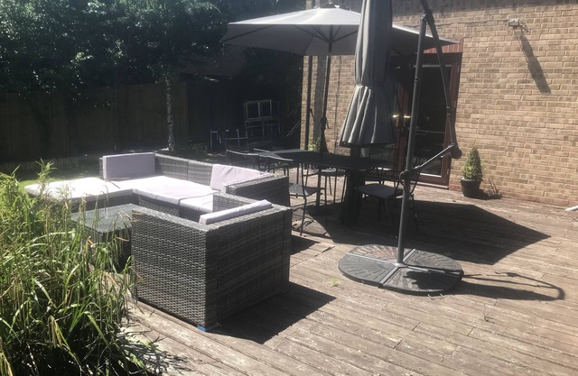 4 bed large detached hose close to silverstone