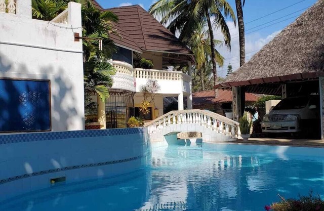 Lovely 4-Bed Villa Family oriented or a smallgroup