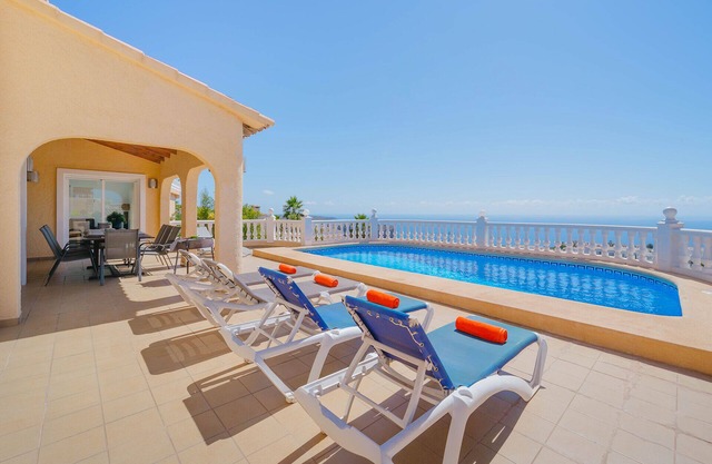 4-Bett-Villa mit Pool und spektakulärem Meerblick