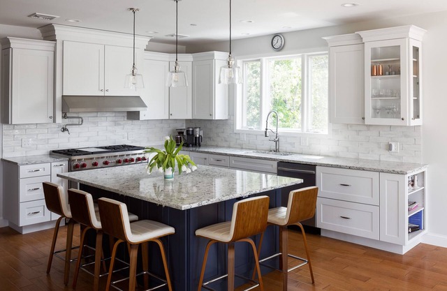 4 Bed Waterfront house w/private dock on the Moriches Bay. Sleeps 8 comfortably.