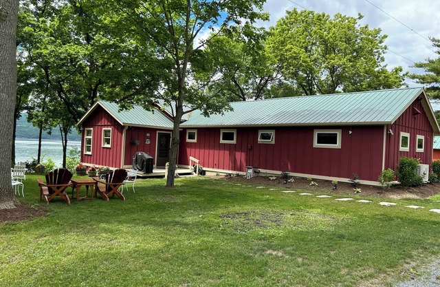 4 Bedroom, 1.5 bath- Air-Conditioned House on Lake Champlain - Seasonal May- Oct