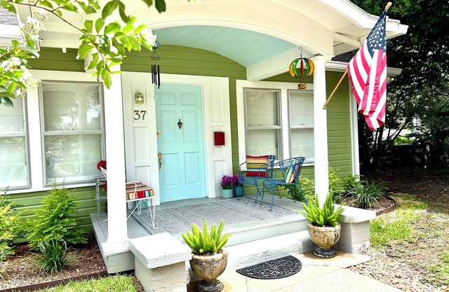 4-bedroom 100 year old bungalow in historic Natchez.