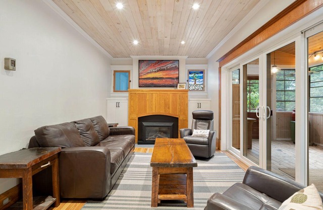 4 Bedroom, 2.5 Bath in town
