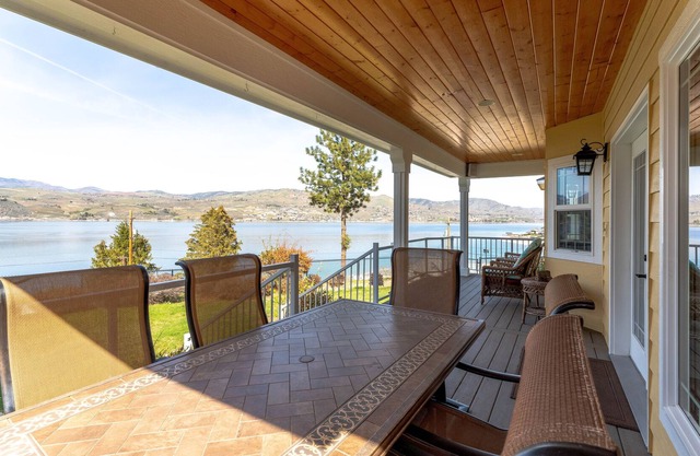 4 bedroom, 2.5 bath featuring commanding views of the crystal clear waters of Lake Chelan!