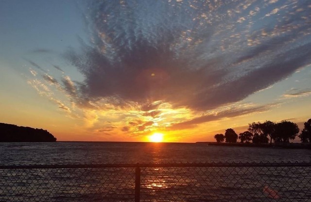 4 Bedroom 2 bath home that sleeps 13 on a large lot