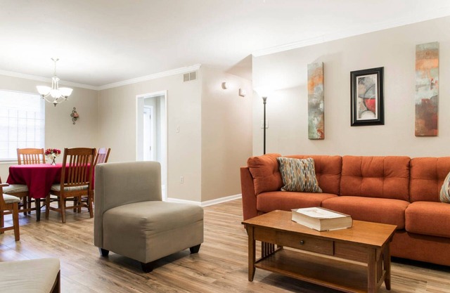 4 Bedroom 2 Bathroom Comfortable Furnished Home 4630 N fuller Pl