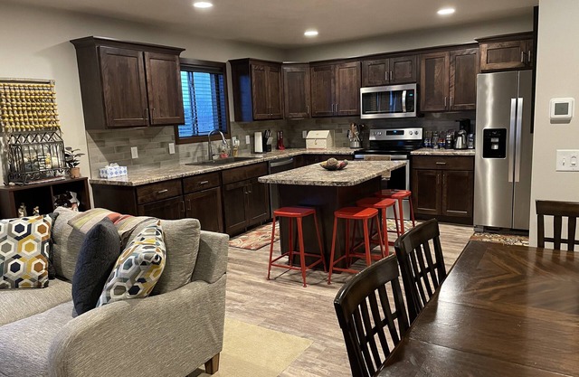 4 bedroom 3 1/2 bathroom townhouse in NW Sioux Falls. Sleeps up to 12 people.