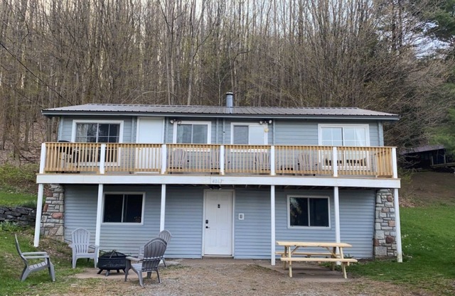 4 bedroom 3 bath cozy little cabin