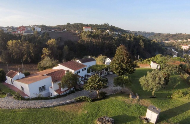 4-Bedroom, 3 bath Traditional Villa with pool, 8 min. to Ericeira & surf beaches