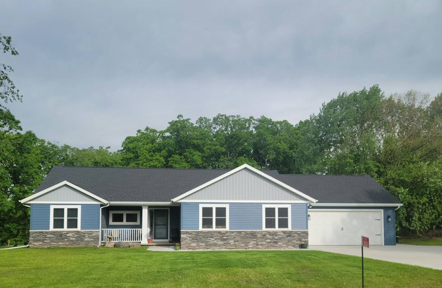 4 Bedroom 3 Bath Ranch - Just Outside Oshkosh