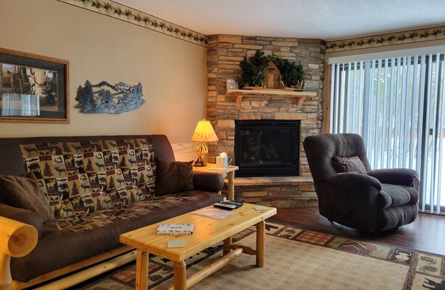 4 Bedroom - 3 Bathroom Townhome with view of the pool and easy access to Activities