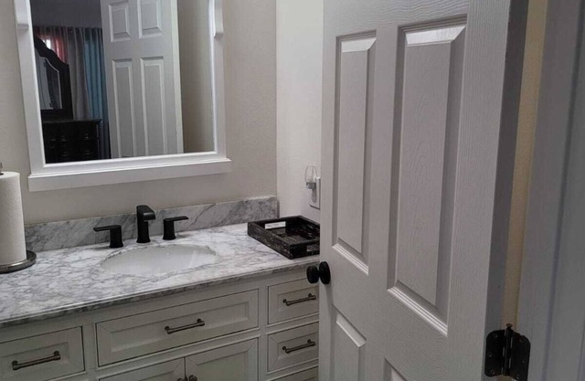 4 Bedroom/3Full Bath/LAX/Carson/Long Beach/Torrance/Hawthorne/Los Angeles