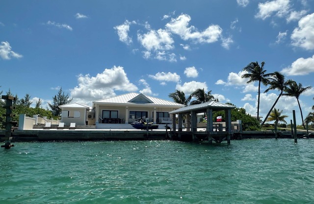 4-Bedroom, 4-Bath Oasis in Treasure Cay – WiFi, AC, Steps from the Water