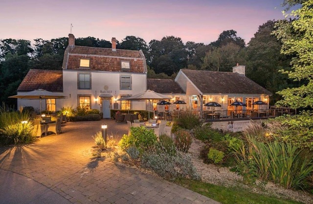 4 bedroom accommodation in Newton Saint Loe, Nr Bath