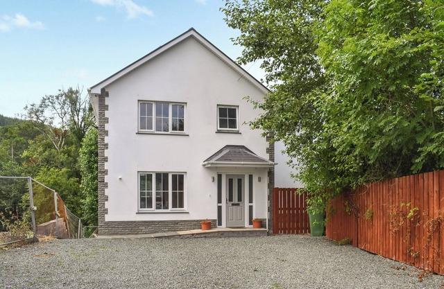 4 bedroom accommodation in Aberystwyth