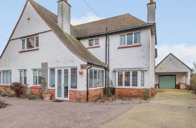 4 bedroom accommodation in Sandilands