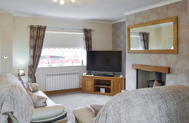 3 bedroom accommodation in Rhosybol, near Amlwch