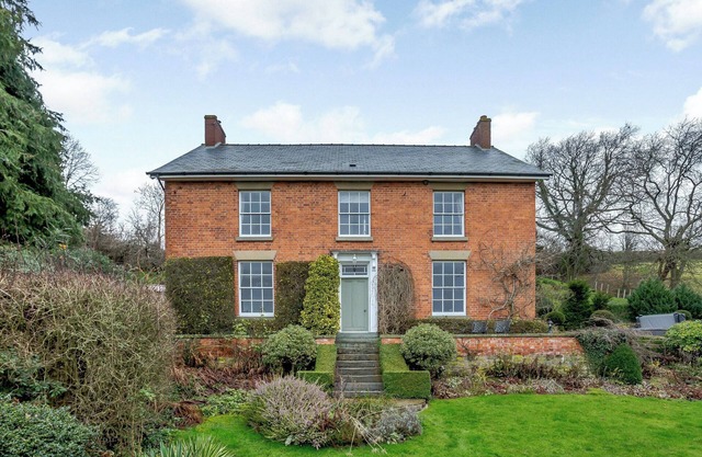 4 bedroom accommodation in Newtown
