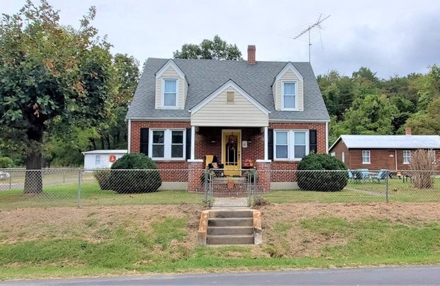 4 bedroom accommodation in Luray