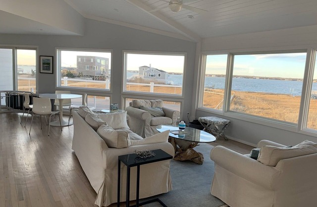 4 Schlafzimmer Bayfront Home auf Dune Rd