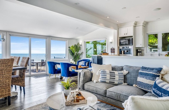 4 Bedroom Beach House Oasis with Salt Water Pool