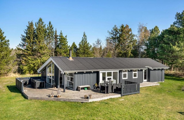 4 Bedroom Beautiful Home In Jerup