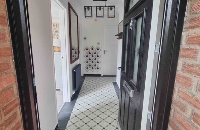 4 Bedroom Bungalow Walking Distance to City Center