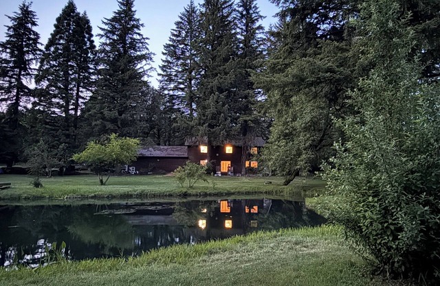 4-Bedroom Chateau – Luxurious Retreat with Pond, Creek, and Modern Amenities