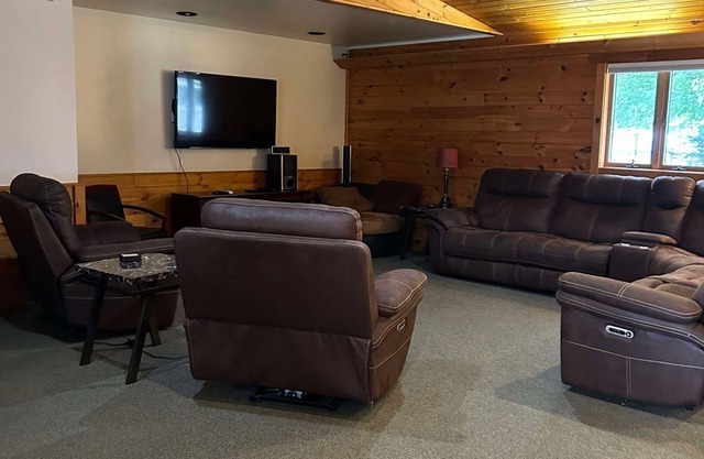 4 Bedroom Condo w/Transportation to NFL Draft 2025