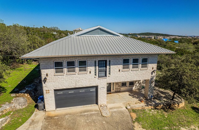 4-Bedroom Country Home in the Heart of San Antonio's Hills-n-Dale Neighborhood!