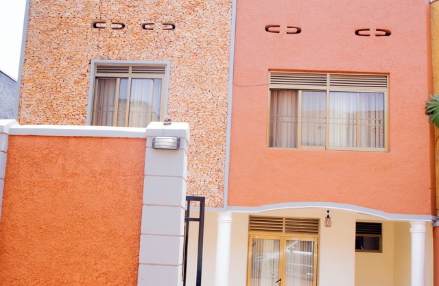 4-bedroom estate in welcoming Kigali-Rwanda with WiFi in a family-friendly area.