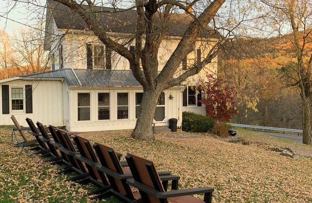 4-bedroom farm house in Coburn with WiFi on beautiful 100 acre.