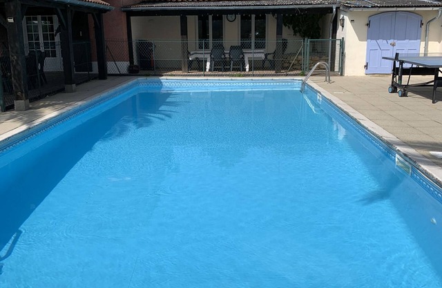 Großes 4 Schlafzimmer Bauernhaus mit Luxuary Private 12mX5m Schwimmbad.