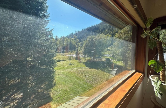 4-Bedroom Farmhouse with Mountain Views 20 Minutes Away from Nelson, BC