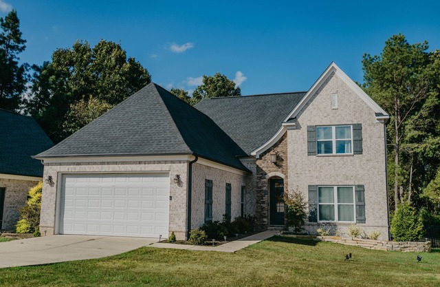 4-Bedroom Gameday Oasis by the Lake