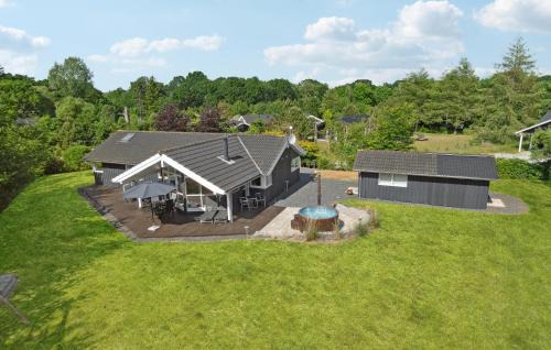 4 Bedroom Gorgeous Home In Glesborg