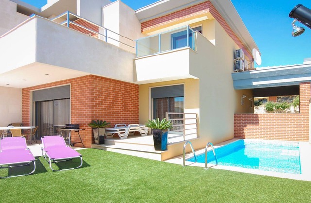 4 Schlafzimmer, Ferienvilla mit Pool, Golf in der Nähe in Albufeira