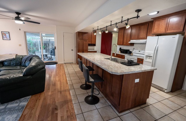 4 Bedroom Home, Fenced Yard and Hot Tub!
